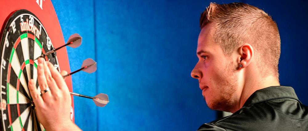 Begehrt. Spieler wie Max Hopp will der DDV halten, Karriere machen ist aber nur in der PDC möglich.