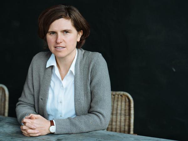 Judith Schalansky zieht Nelken Rosen vor und Esel den Pferden.