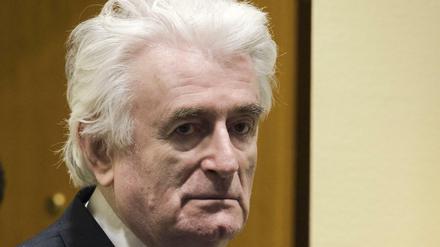 Radovan Karadzic bei seiner Ankunft im Gericht.