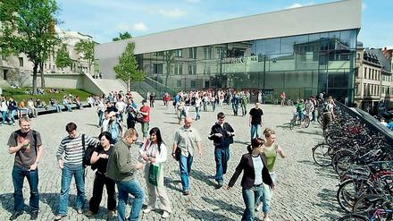 Die Universität Halle-Wittenberg setzt dem Studierendenrückgang mit dem Modul "International Engagiert Studiert" entgegen.