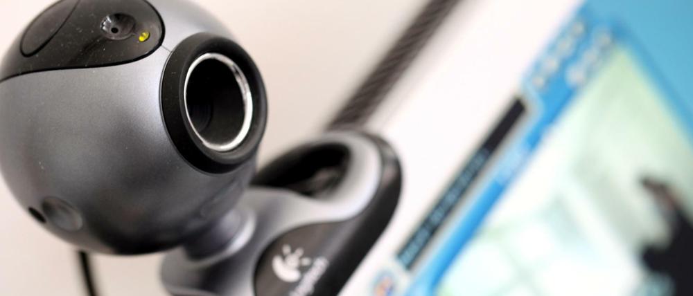 Die Verdächtigen sollen die Kinder-Pornografie selbst produziert haben.