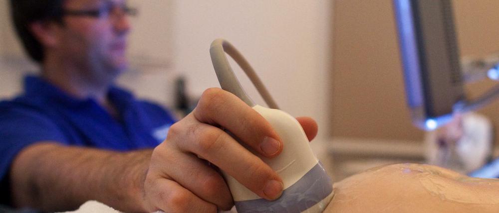 Ist das Baby behindert? Mit Ultraschall-Untersuchungen allein lässt sich das nicht herausfinden.
