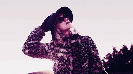 Warm anziehen in kalten Zeiten. Kirsten Hahn alias Kitty Solaris lebt seit Mitte der Neunziger in Berlin.