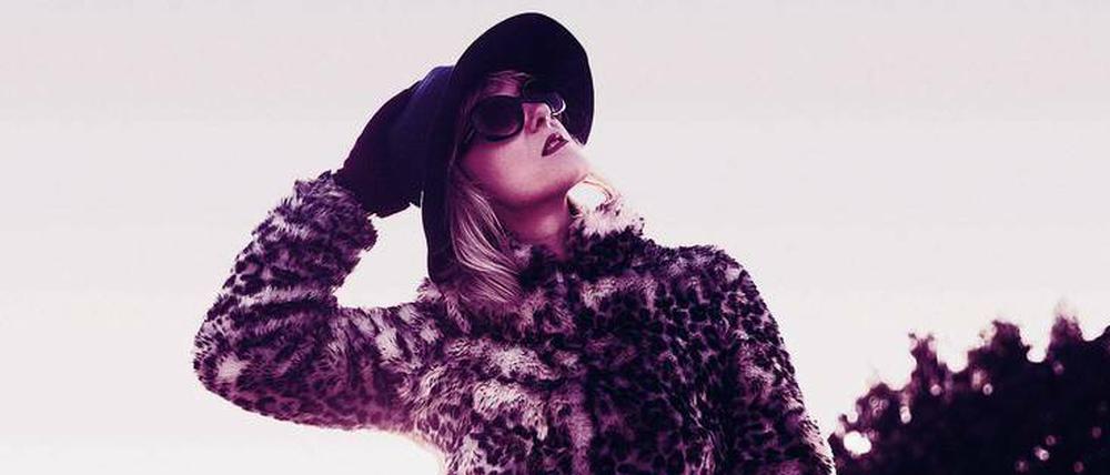 Warm anziehen in kalten Zeiten. Kirsten Hahn alias Kitty Solaris lebt seit Mitte der Neunziger in Berlin.