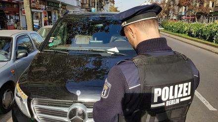 Das Falschparken eines Vaters vor der Grundschule seiner Tochter führte zur Prügelei mit einem Polizisten.
