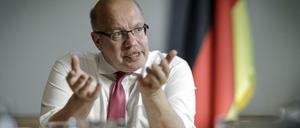"Nur wenn wir in Europa die weltweit besten Batterien bauen, können wir massive Arbeitsplatzverluste verhindern", sagt Altmaier.