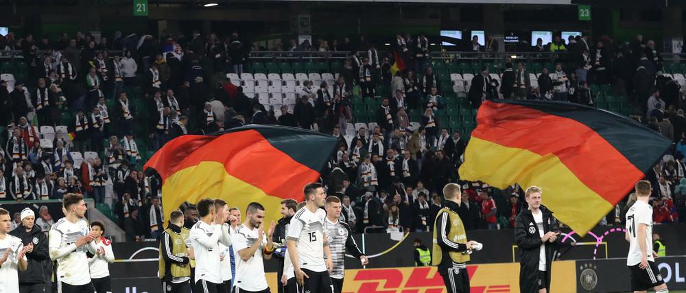 Verdacht der Volksverhetzung. Unter den Zuschauern in Wolfsburg kam es zu rassistischen Äußerungen.