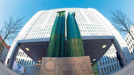 Der modernisierte Bettenturm der Charité in Mitte.