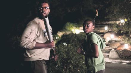 Das Böse muss zurückgeschlagen werden. Vater Ady (Winston Duke) und seine pubertierende Tochter Zora (Shahadi Wright Joseph) wehren sich.