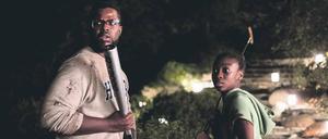 Das Böse muss zurückgeschlagen werden. Vater Ady (Winston Duke) und seine pubertierende Tochter Zora (Shahadi Wright Joseph) wehren sich.