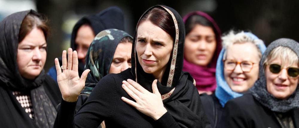 Trauer und Trost: Neuseelands Premierministerin Jacinda Ardern am Freitag in Christchurch.