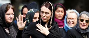 Trauer und Trost: Neuseelands Premierministerin Jacinda Ardern am Freitag in Christchurch.