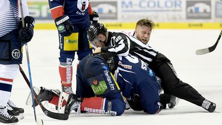 Schon am Boden? Eine kleine Chancen haben die Eisbären noch.