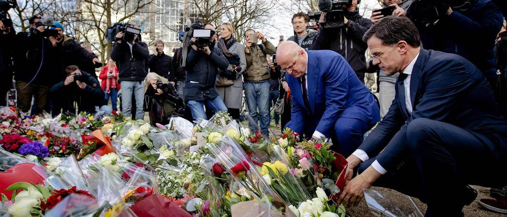 Der niederländische Premierminister Mark Rutte in der Nähe des Anschlagsortes in Utrecht. 