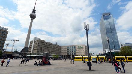 Der Alexanderplatz mit Fernsehturm und dem Kaufhof
