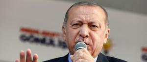 Recep Tayyip Erdogan, Präsident der Türkei, spricht auf einer Kundgebung. 