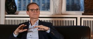 Mietendeckel ja, Enteignungen nein: Michael Müller steckt in der Mieten-Debatten innerhalb der SPD in der Klemme.