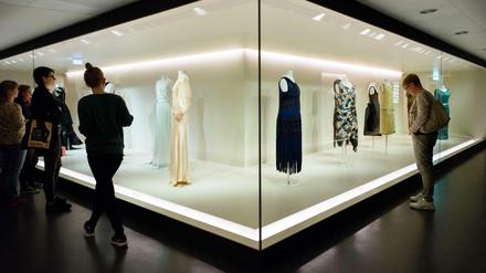 Zeitgeist. Eine Schau zu Modetrends im Kunstgewerbemuseum, 2017.