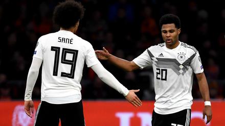 Sinnbilder des Sieges: Leroy Sané und Serge Gnabry.