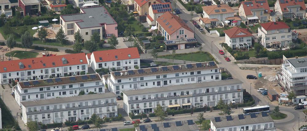 Blick auf Einfamilien- und Reihenhäuser in Köln