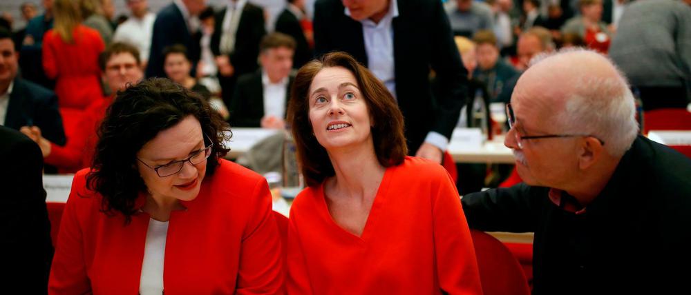 SPD-Chefin Andrea Nahles im Gespräch mit den Spitzenkandidaten Katarina Barley und Udo Bullmann.