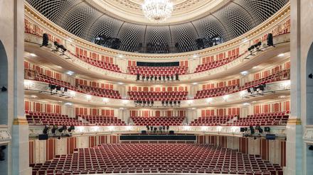 Hier spielt  die Musik. Der Saal der Staatsoper.
