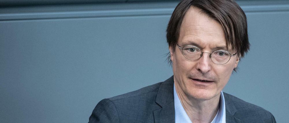 Der Abgeordnete Karl Lauterbach (SPD) hat am Montag im Roten Rathaus einen Bericht zur "Gesundheitsstadt Berlin 2030" vorgestellt.