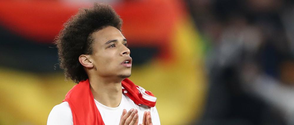 Leroy Sané wurde beim Länderspiel gegen Serbien offenbar rassistisch beleidigt.