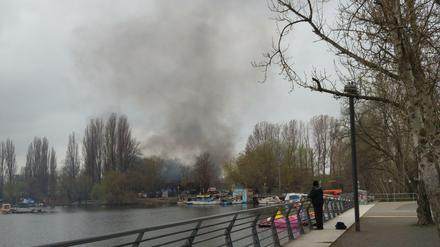 Brand in der Kynaststraße in Lichtenberg. Die Feuerwehr musste ausrücken.