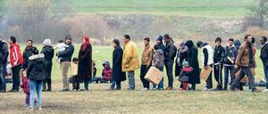 Flüchtlinge warteten im April an der deutsch-österreichischen Grenze auf ihre Einreise nach Deutschland. 