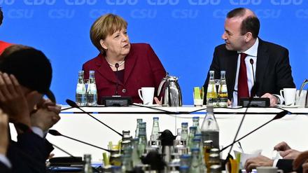 CDU und CSU stellen gemeinsam vor Journalisten ihr Programm für die Europawahl vor.