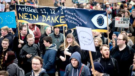 Zehntausende gingen wie hier in Hannover auf die Straße.