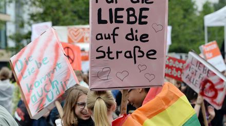 Die Techno-Parade "Zug der Liebe" durch die Berliner Innenstadt ist in erster Linie eine politische Veranstaltung.