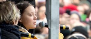 Greta Thunberg spricht am Freitag am Brandenburger Tor - wie hier am 15. März in Stockholm.