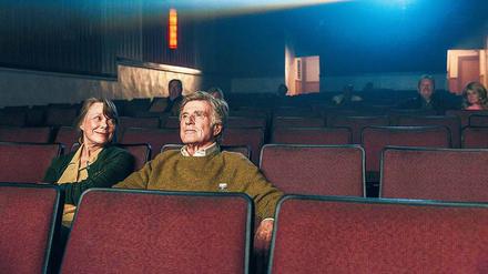 Robert Redford spielt den urbanen Cowboy Forrest Tucker. Jewel (Sissy Spacek) nimmt ihn, so wie er ist.