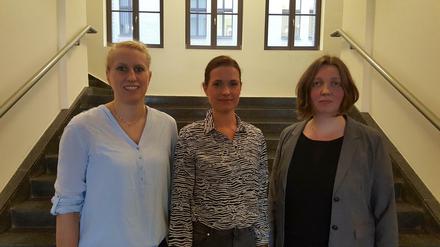 Drei von 924. Die Lehrinnen Alina Fröhlich (v.l.), Maren Peters-Choi und Katharina Legnowska haben die Unterschriftenaktion gestartet.