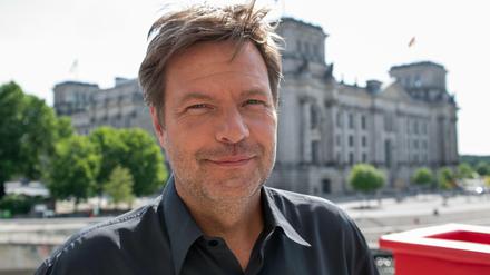 Robert Habeck vor dem Reichstagsgebäude in Berlin.