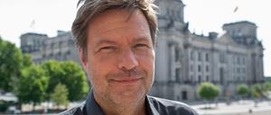 Robert Habeck vor dem Reichstagsgebäude in Berlin.