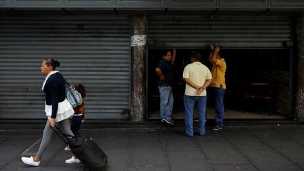Ein wegen Stromausfall geschlossenes Restaurant in der Hauptstadt Caracas. 