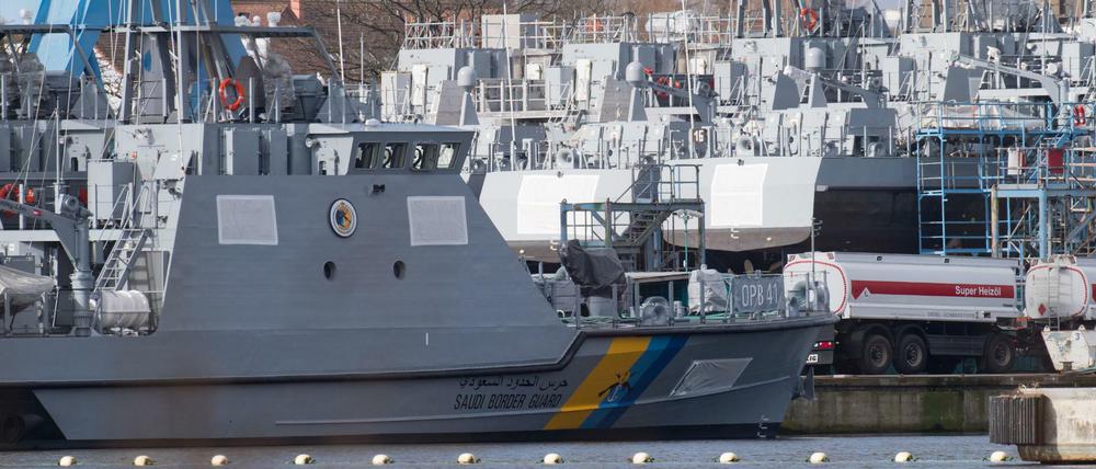 Längst genehmigt - und bald auch wieder lieferbar? Küstenschutzboote für Saudi-Arabien liegen auf dem Werftgelände der Peene-Werft in Wolgast. Die SPD will sie auch weiter blockieren.