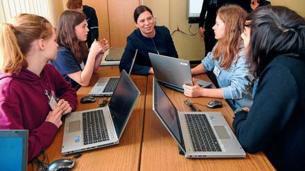 Beim Zugriff auf Digitalpaktgelder wurden die freien Schule durch Bildungssenatorin Sandra Scheeres (SPD) benachteiligt.