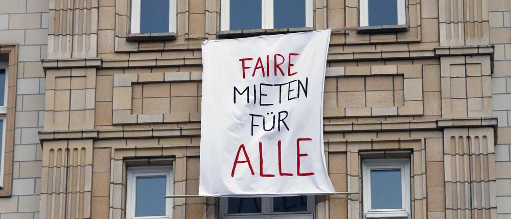 Immer mehr Berliner sind für ein Enteignen des Konzerns Deutsche Wohnen.
