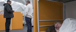 Obdachlosenunterkunft der Berliner Stadtmission in einer Traglufthalle in Berlin-Lichtenberg.
