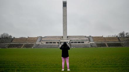Wahrzeichen im Westen: der Glockenturm neben dem Olympiastadion.