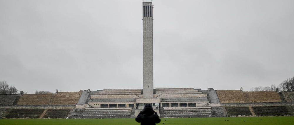 Wahrzeichen im Westen: der Glockenturm neben dem Olympiastadion.