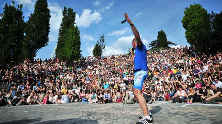 Im Mauerpark versammeln sich im Sommer Berliner und Touristen zum Karaoke singen. 