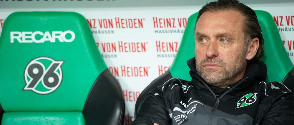 Und, Thomas Doll, wie ist so die Stimmung in Hannover?