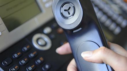 Für viele ein Ärgernis: Telefonanrufe, mit denen Verbrauchern Versicherungen, Strom- oder Mobilfunkverträge aufgeschwatzt werden.  