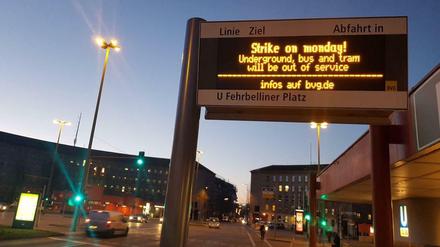 Weder Bus noch Bahn fahren am dritten Streiktag - auch nicht am Fehrbelliner Platz.