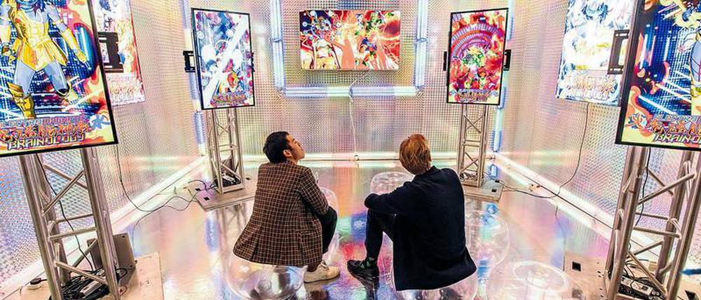 Stand der Berliner Galerie Société mit Arbeiten der Künstlerin Lu Yang.